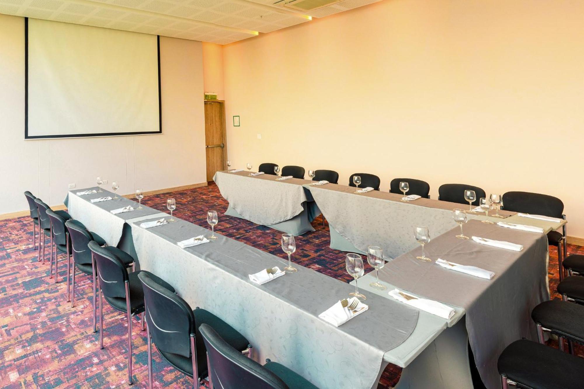 Holiday Inn Cucuta By Ihg Exterior photo The meeting room
